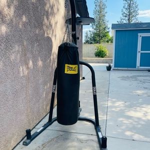 BOXING STAND AND BAG